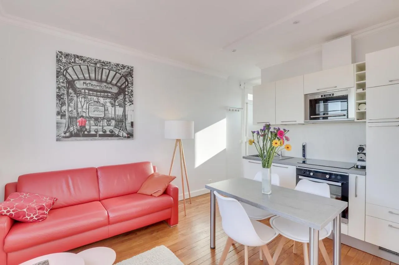 Eiffel Tower View + Terrace Saint Germain Des Pres Apartment Paris