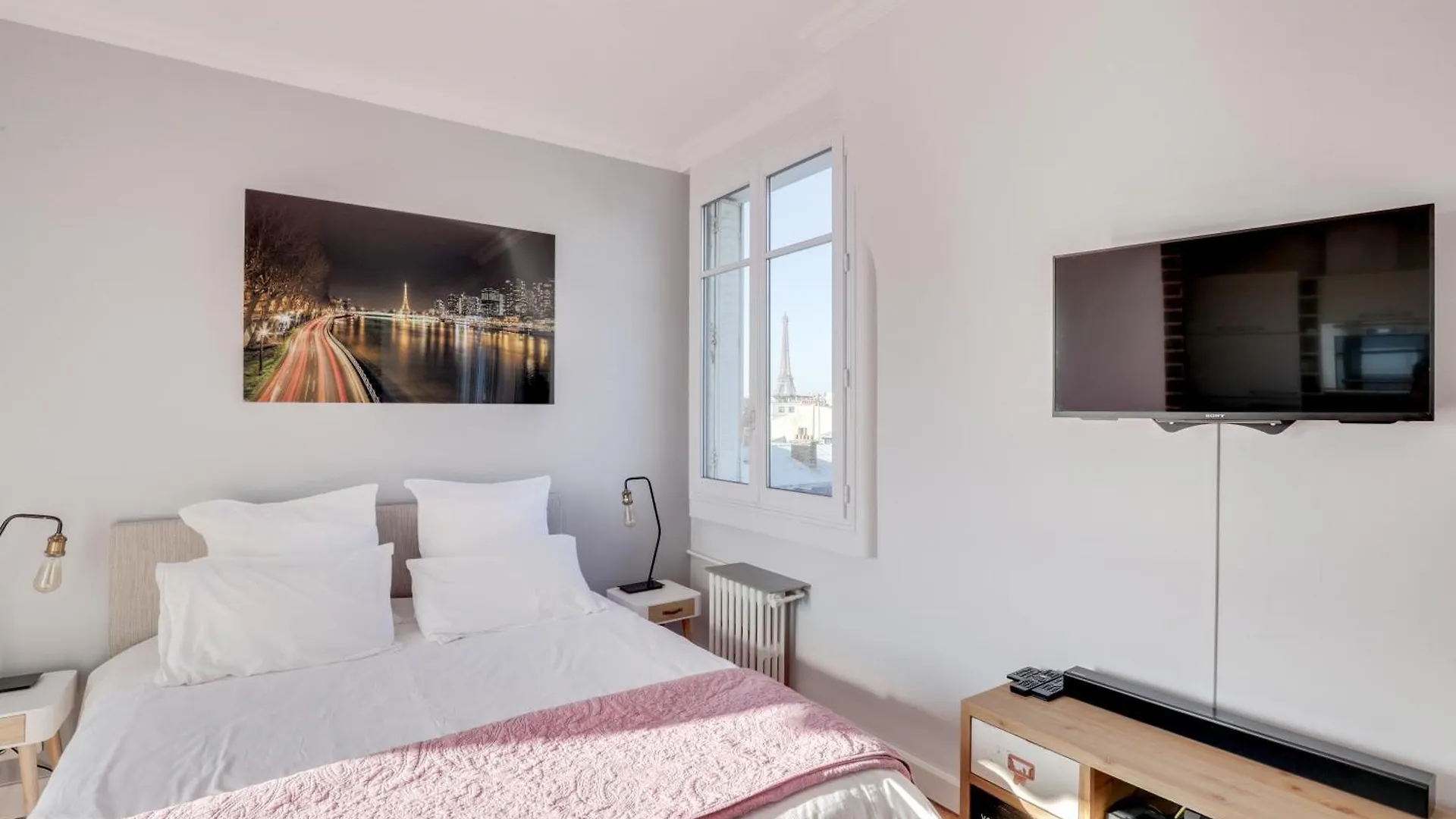 Eiffel Tower View + Terrace Saint Germain Des Pres Apartment *